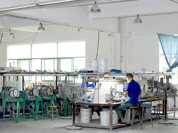 長鴻精密工廠風采